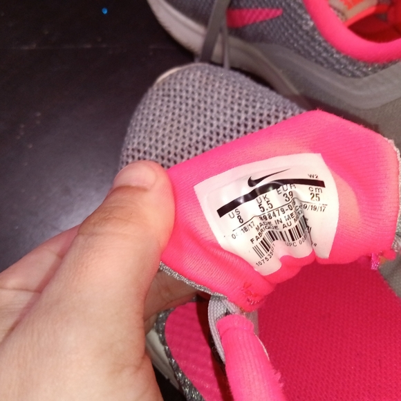 Nike shoes , size 8. - Picture 5 of 5